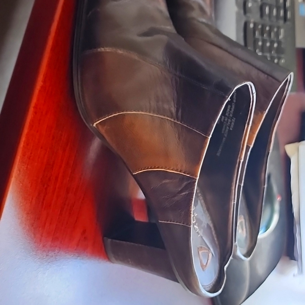 Liz Claiborne Leather  Mules